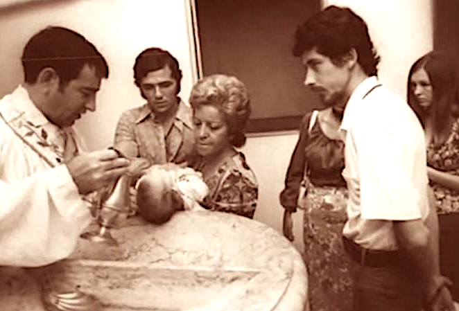 Jerry Adriani, ao fundo no batismo da primeira filha de Raul Seixas.
