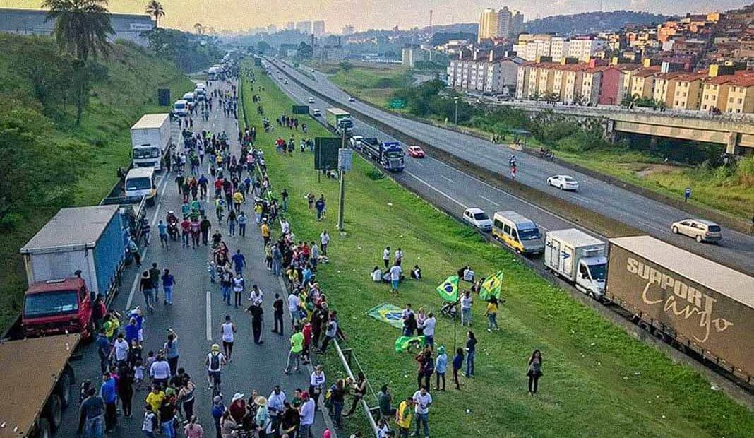 Prestes a completar 10 dias, greve continua em 20 estados brasileiros.