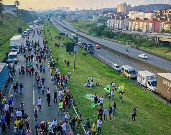 Prestes a completar 10 dias, greve continua em 20 estados brasileiros.