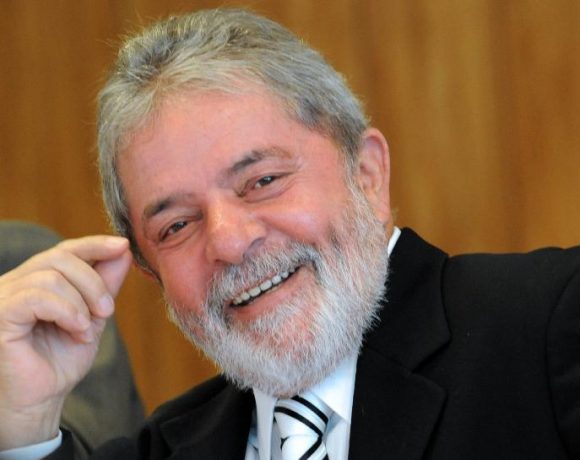 Lula pesquisa frente
