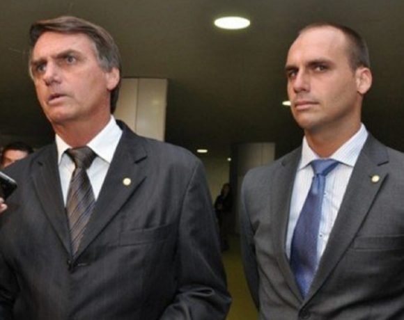 Eduardo Bolsonaro tenta defender Moro e se atrapalha.