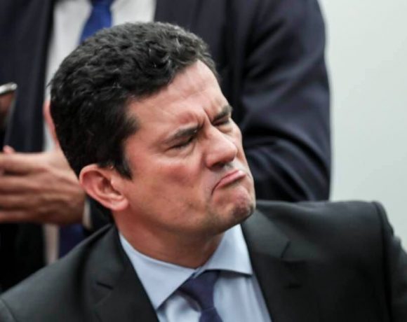Bombardeado por deputados, Sergio Moro apela para respostas prontas