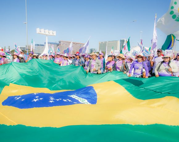Marcha das Margaridas: Milhares de camponesas protestam em Brasília