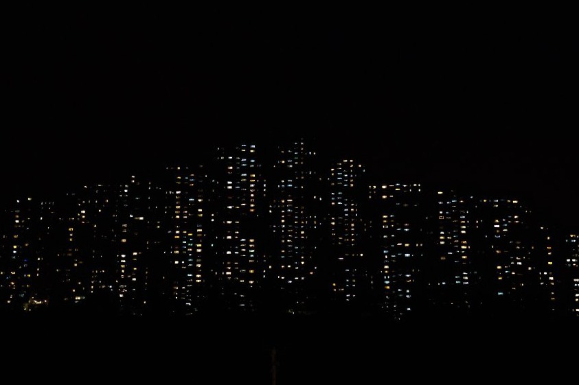 O fotógrafo ucraniano, Roman Plipey, conseguiu clicar a cidade de Hong Kong numa noite de paz