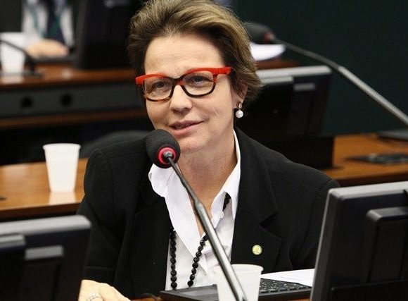 Ministra da Agricultura defende liberação de agrotóxicos e diz que no prato do brasileiro não tem veneno