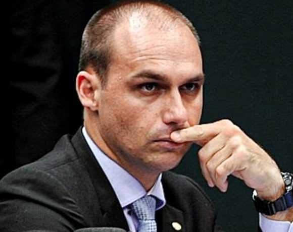 filho de Bolsonaro como embaixador