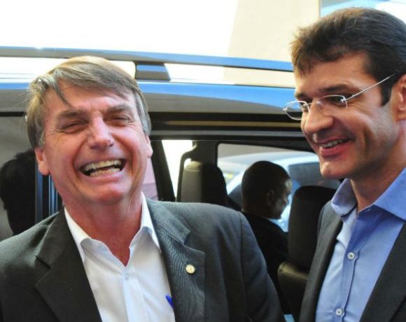 Turismo: Bolsonaro vai manter no cargo o ministro acusado de ser laranja