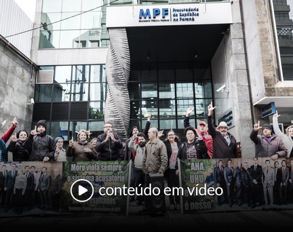 Grupo promove ação semanal na sede do MPF em Curitiba para cobrar explicações da Lava Jato