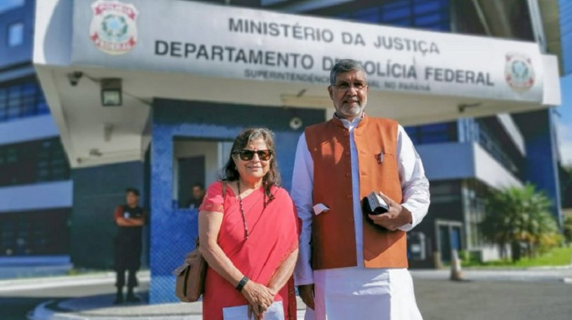 "É incompreensível que o campeão do povo esteja preso" Foram essas as primeiras palavras do indiano Kaillash Satyarthi, Nobel da Paz de 2014, ao visitar o ex-presidente Lula, na carceragem da Polícia Federal, em Curitiba, nesta quinta-feira.