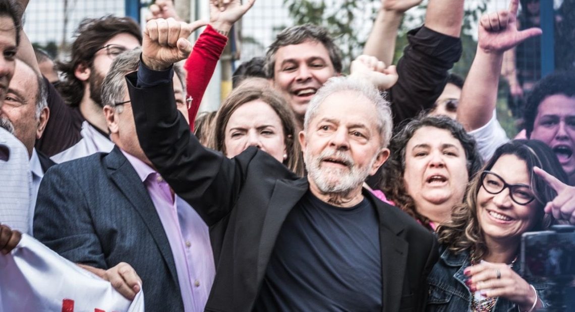 Lula deixa a carceragem da Polícia Federal
