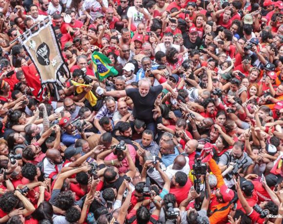 Lula: “Não podemos permitir que os milicianos acabem com o país que nós construímos”.