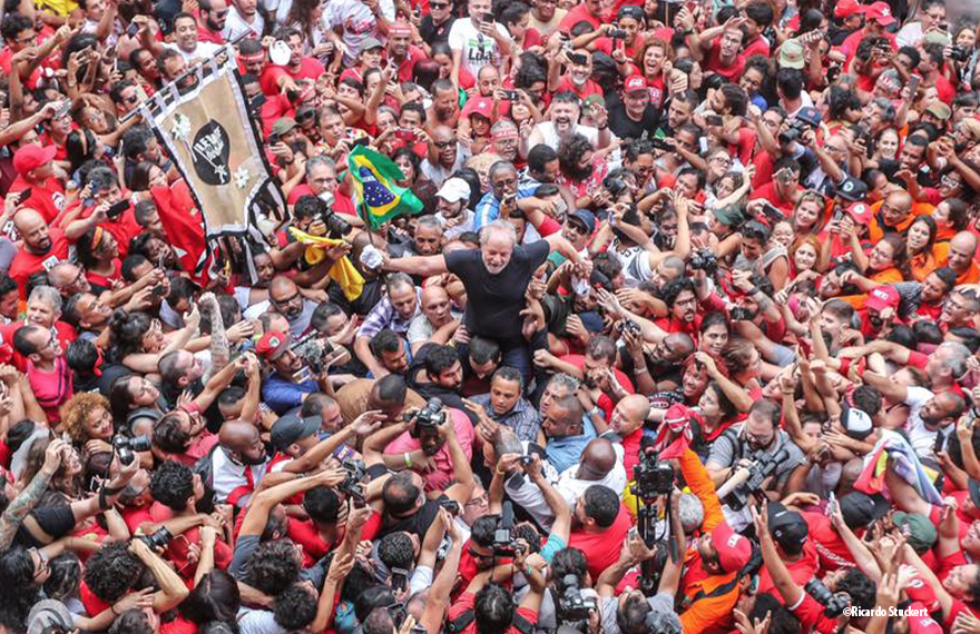 Lula: “Não podemos permitir que os milicianos acabem com o país que nós construímos”.