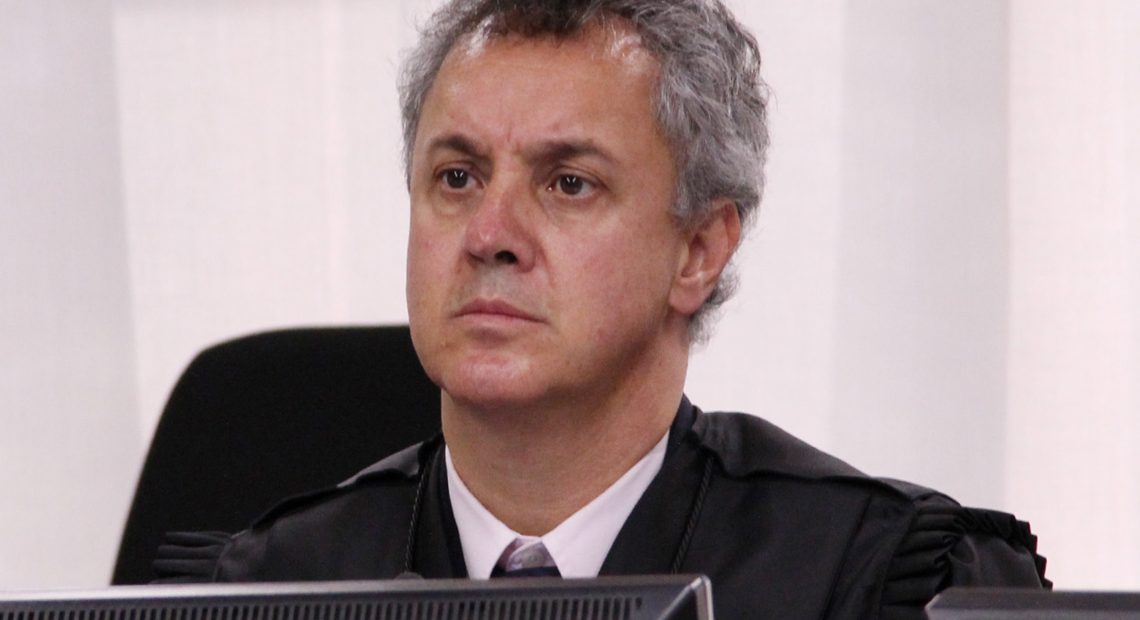 Relator vota contra anular processo do sítio que Lula frequentava