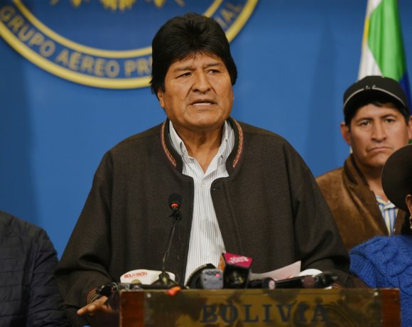 Golpe obriga o presidente boliviano a deixar o cargo