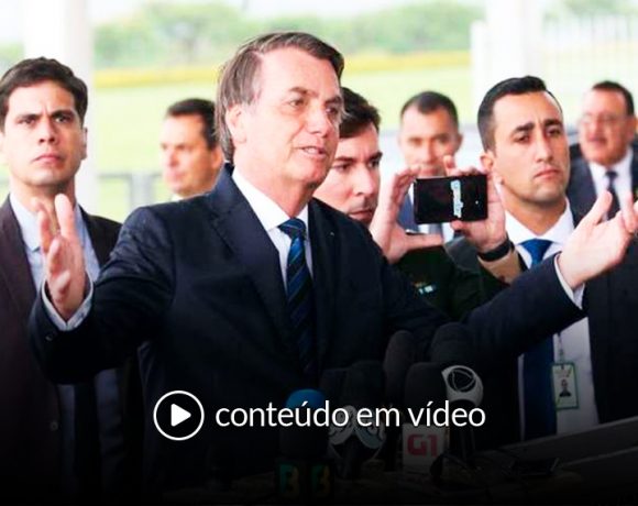 Irritado e destemperado, Bolsonaro ironiza jornalista: “Você tem cara de homossexual”